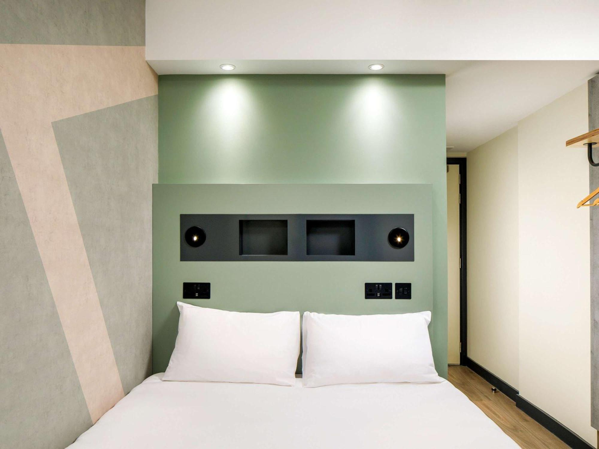 Ibis Budget Manchester Airport T2 Hale  Exterior foto